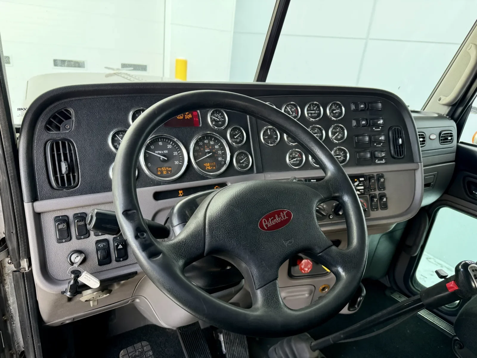 2018 Peterbilt 389 - image 15