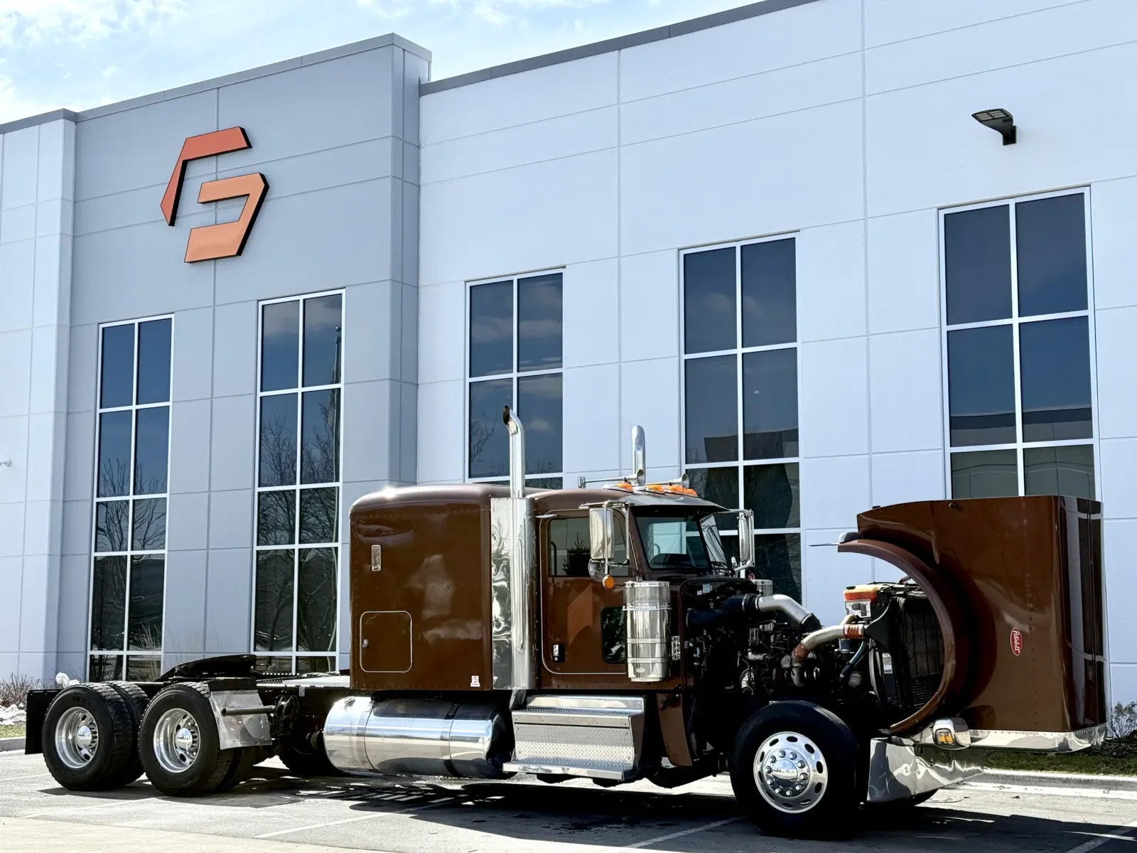 2018 Peterbilt 389 - image 10