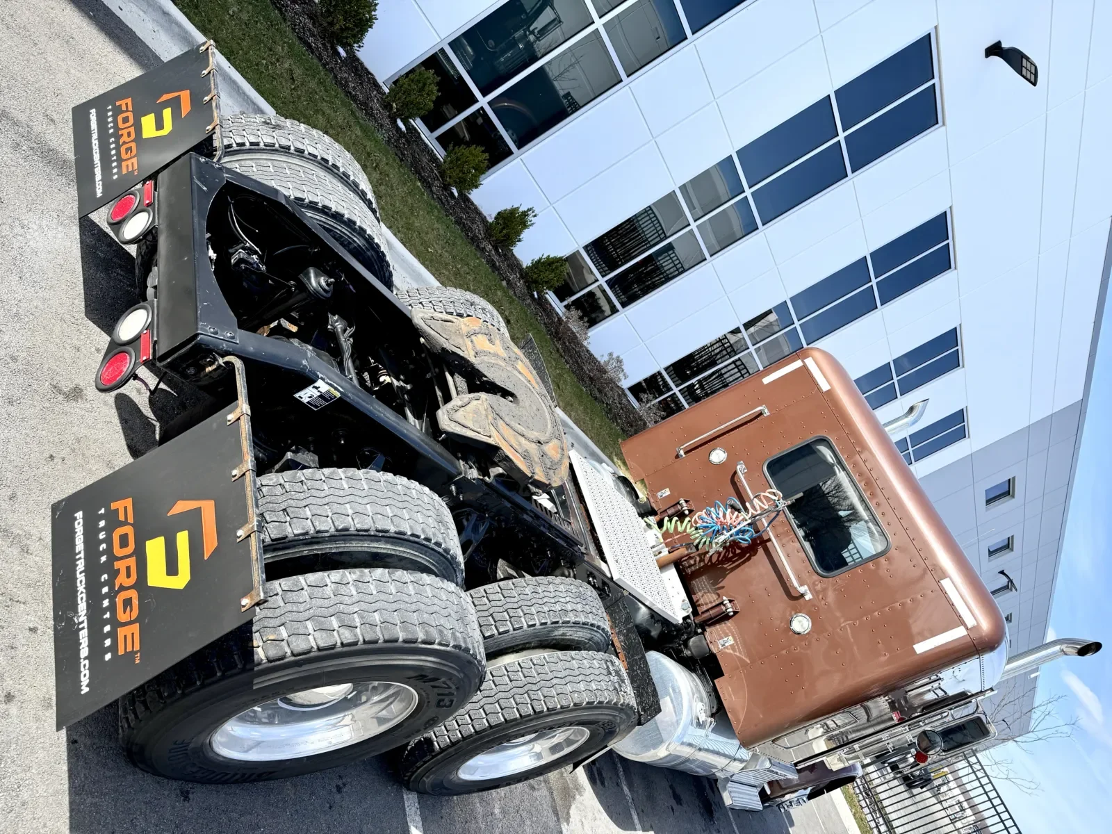 2018 Peterbilt 389 - image 11