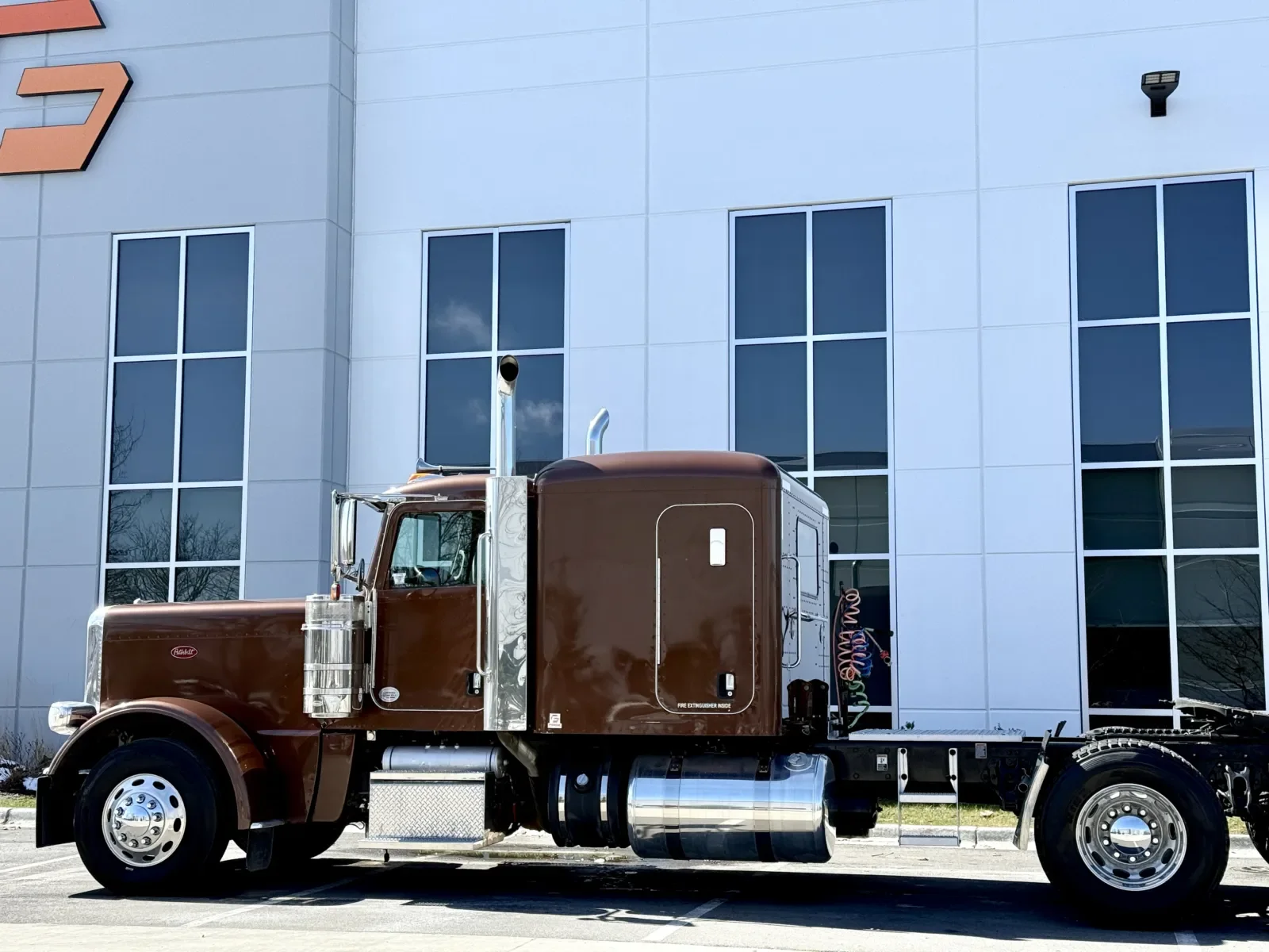 2018 Peterbilt 389 - image 8