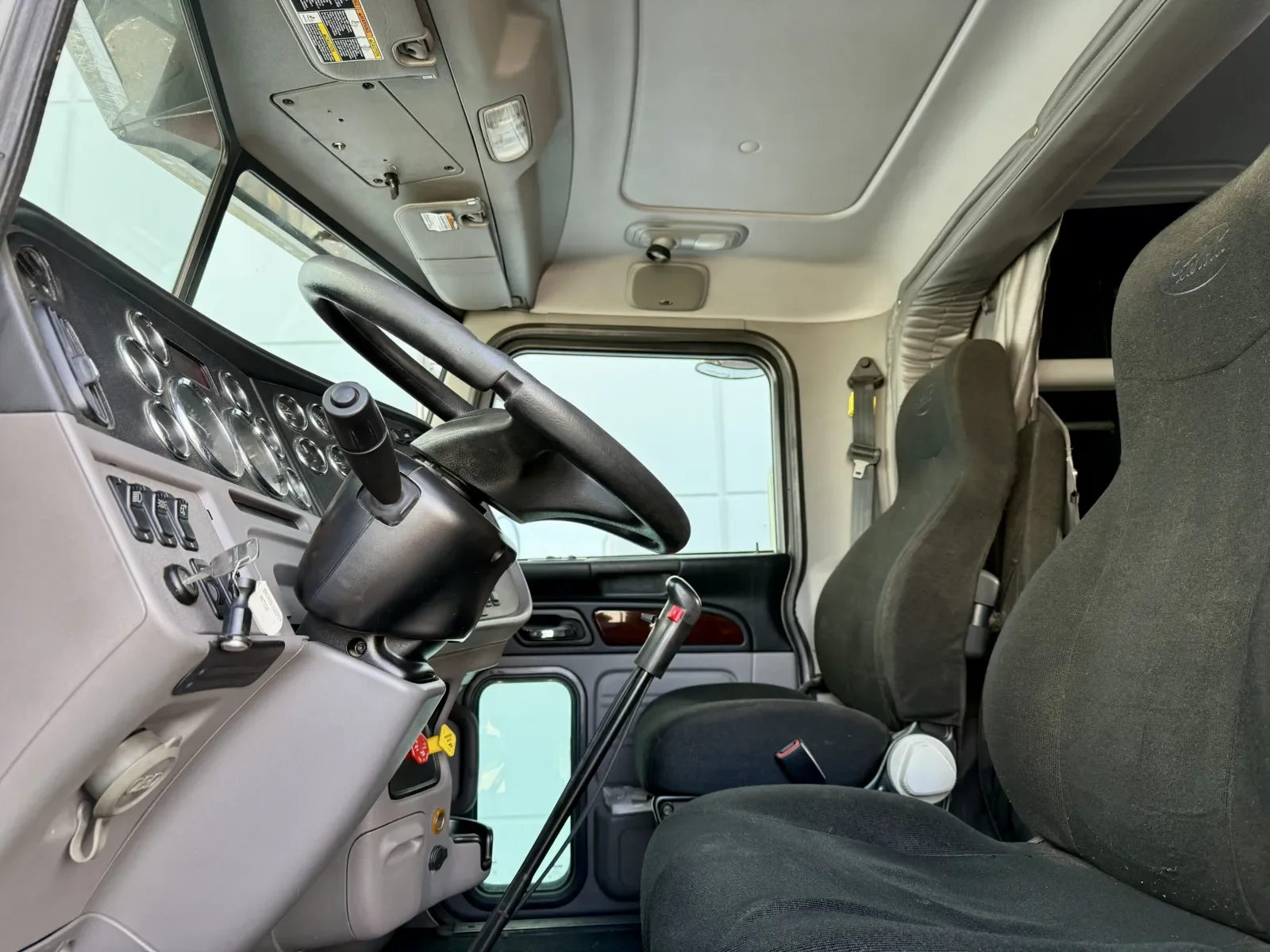 2018 Peterbilt 389 - image 14