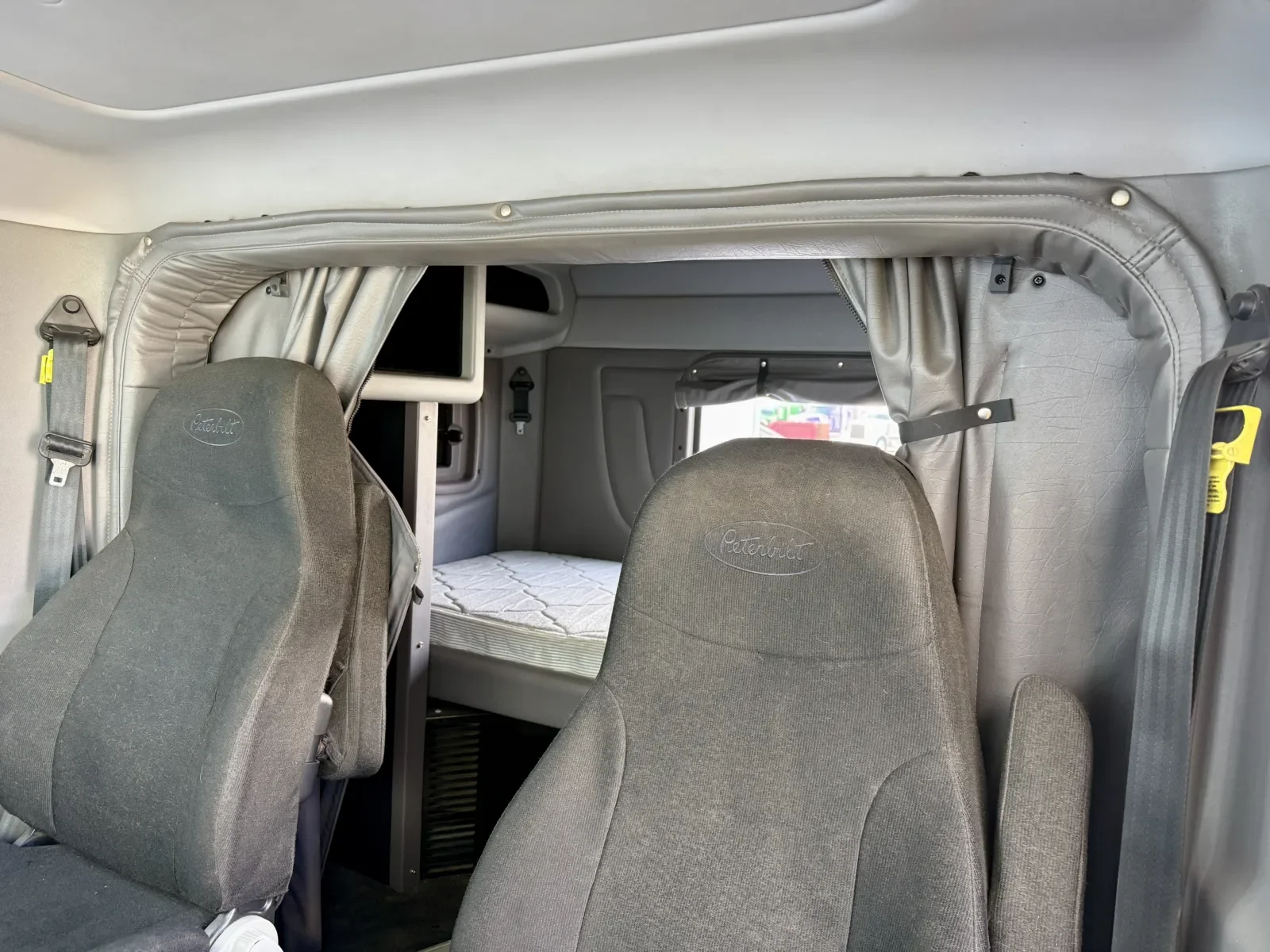 2018 Peterbilt 389 - image 20