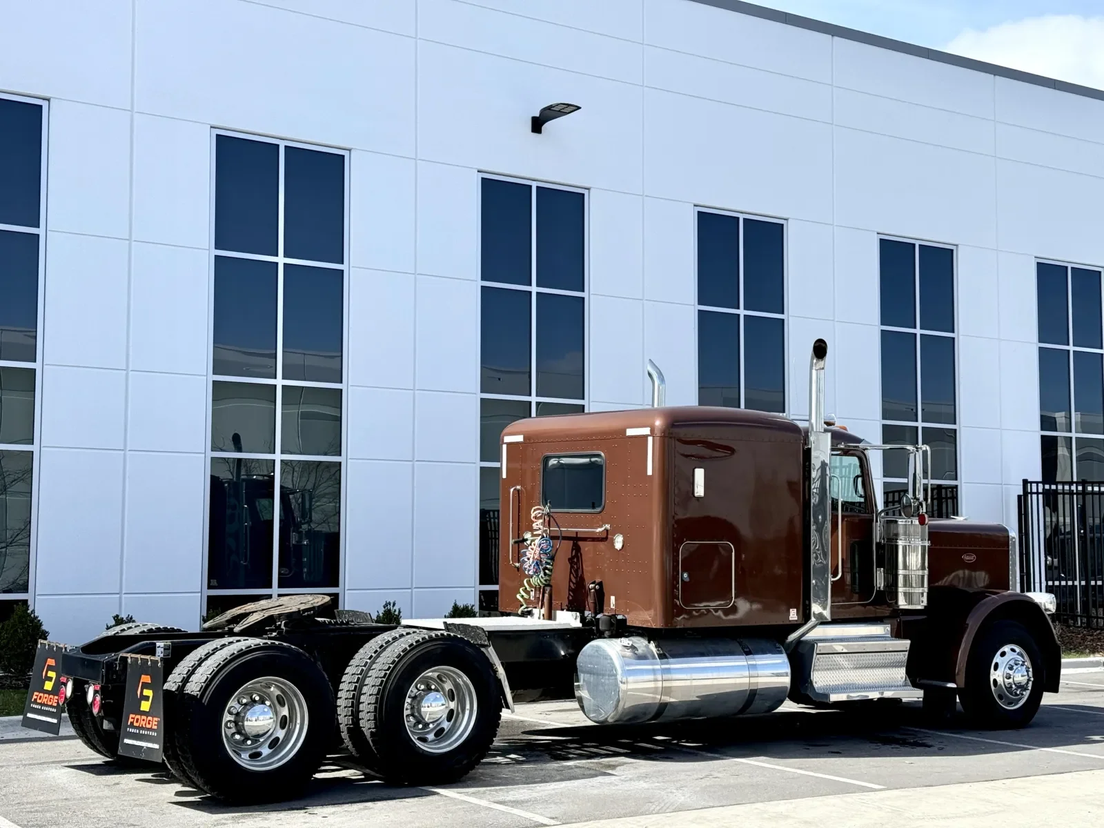 2018 Peterbilt 389 - image 5