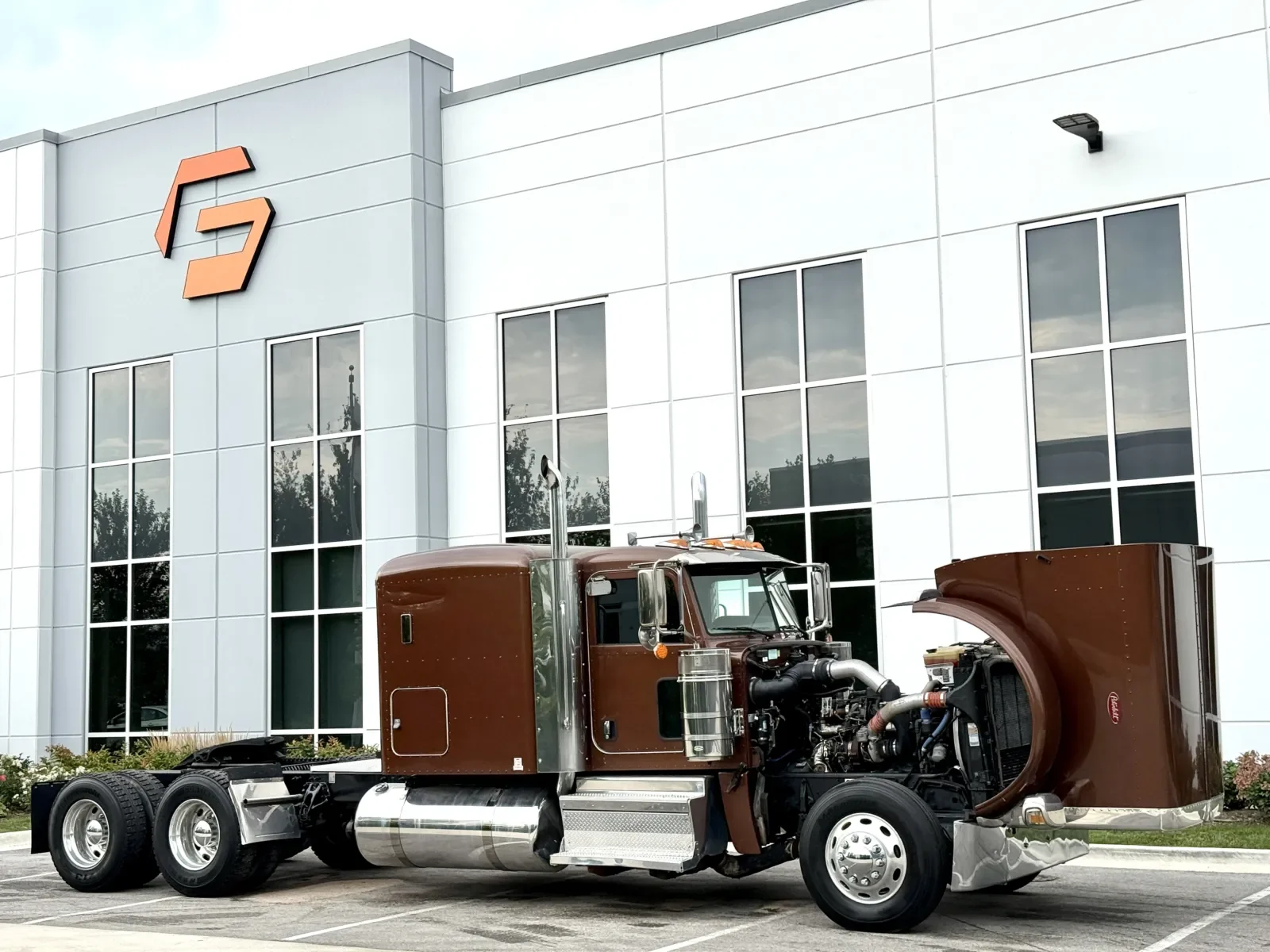 2018 Peterbilt 389 in New Lenox, IL — photo 9