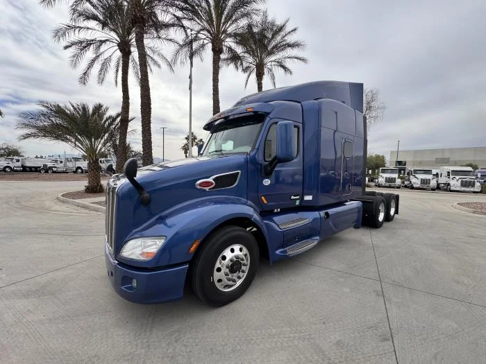 2020 Peterbilt 579 - image 2