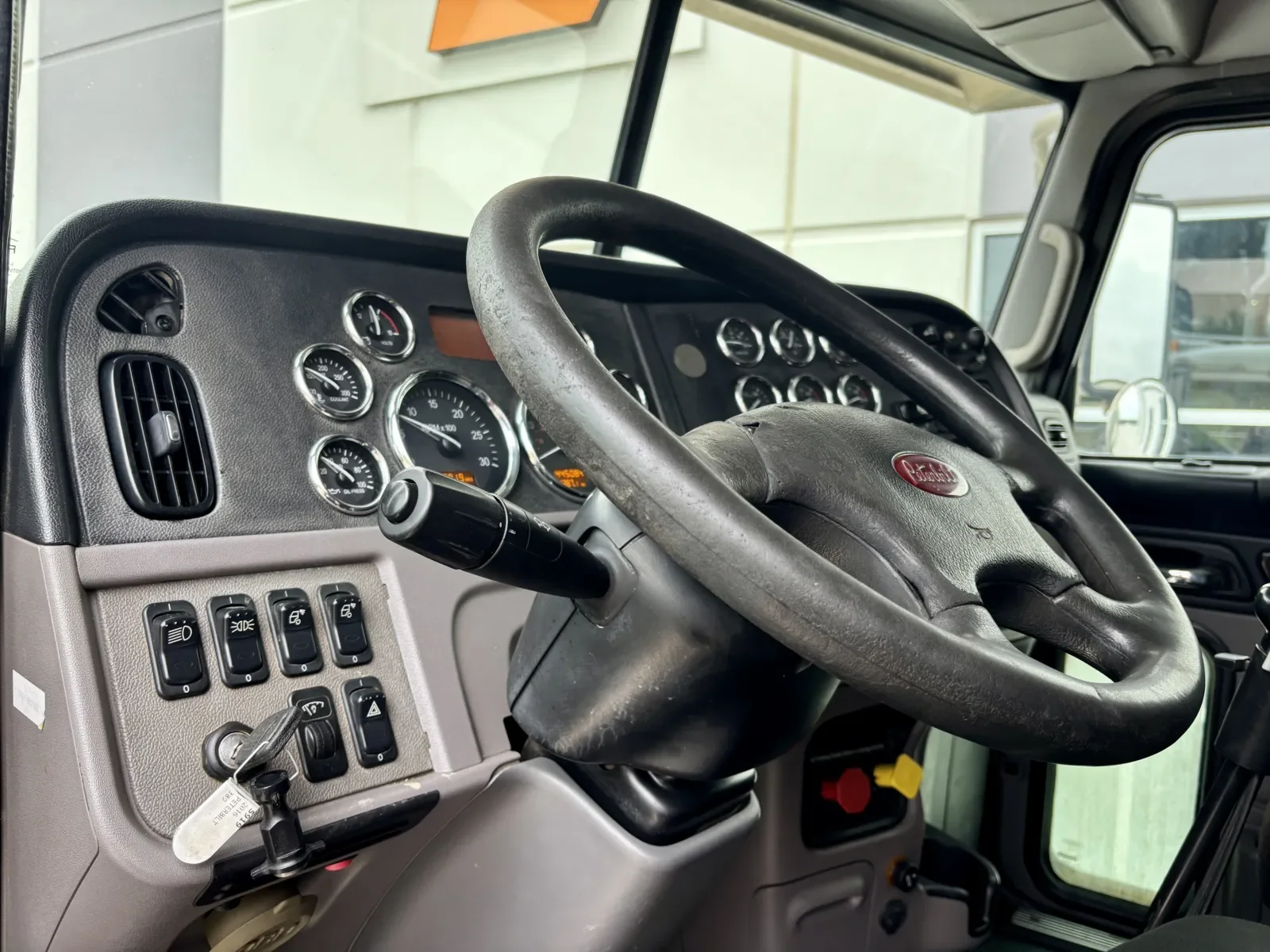 2016 Peterbilt 389 in Greer, SC — photo 15