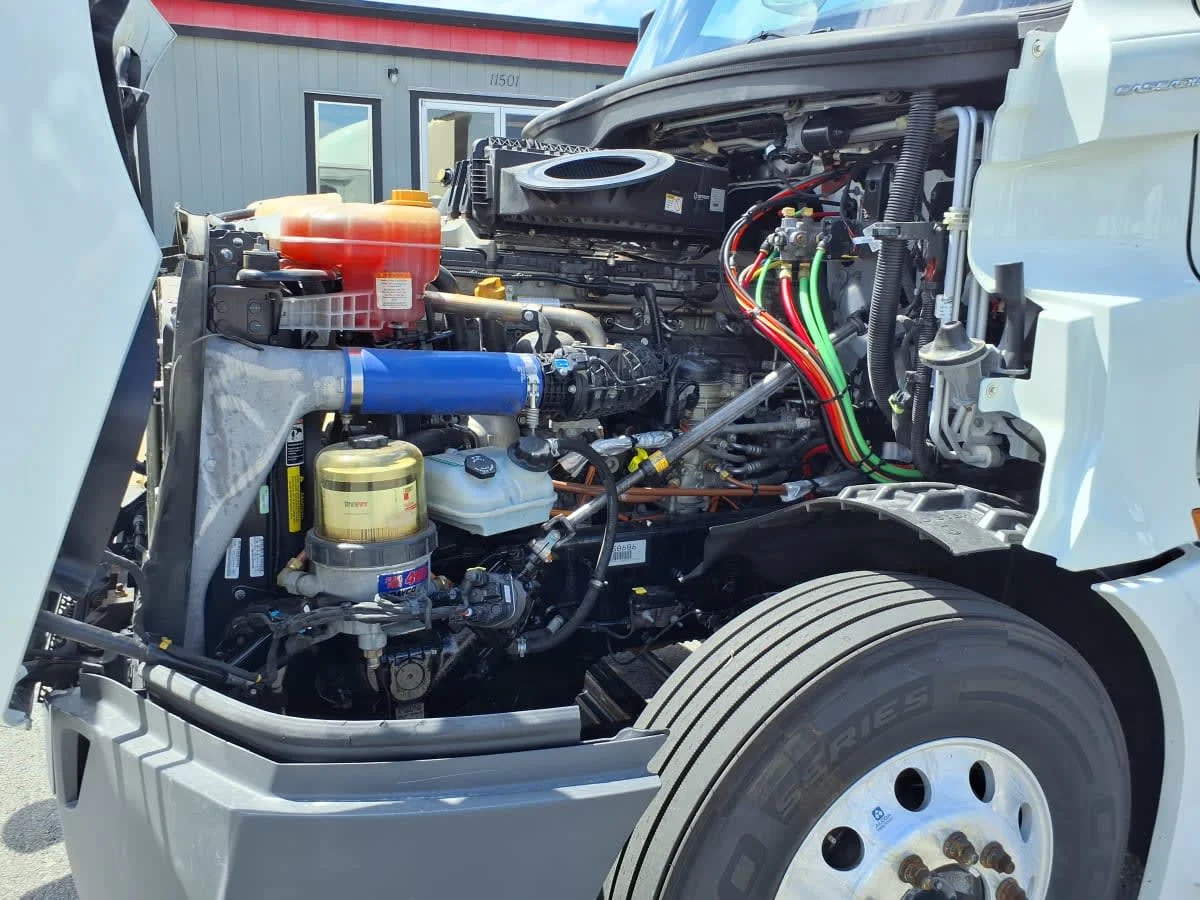 2022 Freightliner Cascadia - image 14