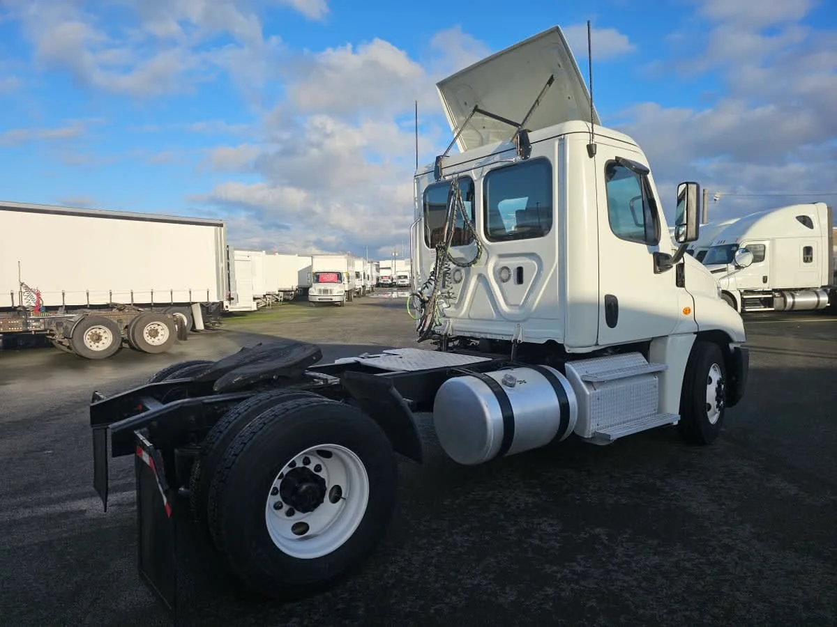 2019 Freightliner Cascadia in Tacoma, WA — photo 4