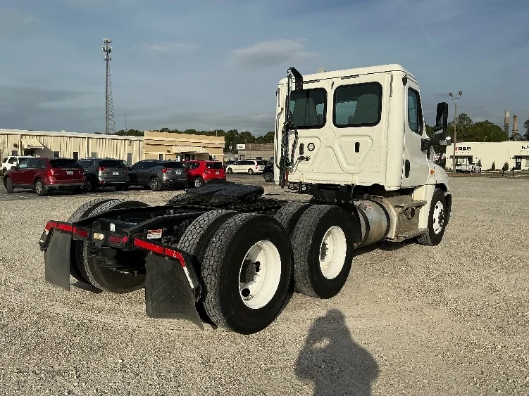 2019 Freightliner Cascadia in Gulfport, MS — photo 7