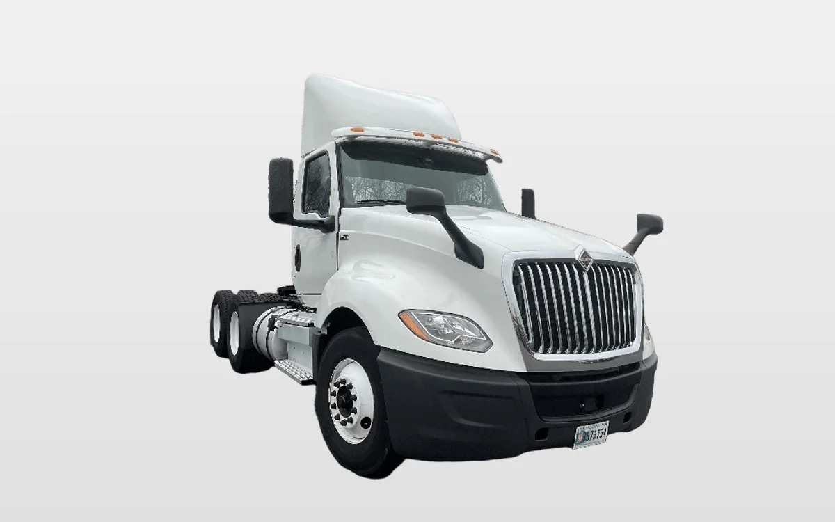 2019 International LT - image 1