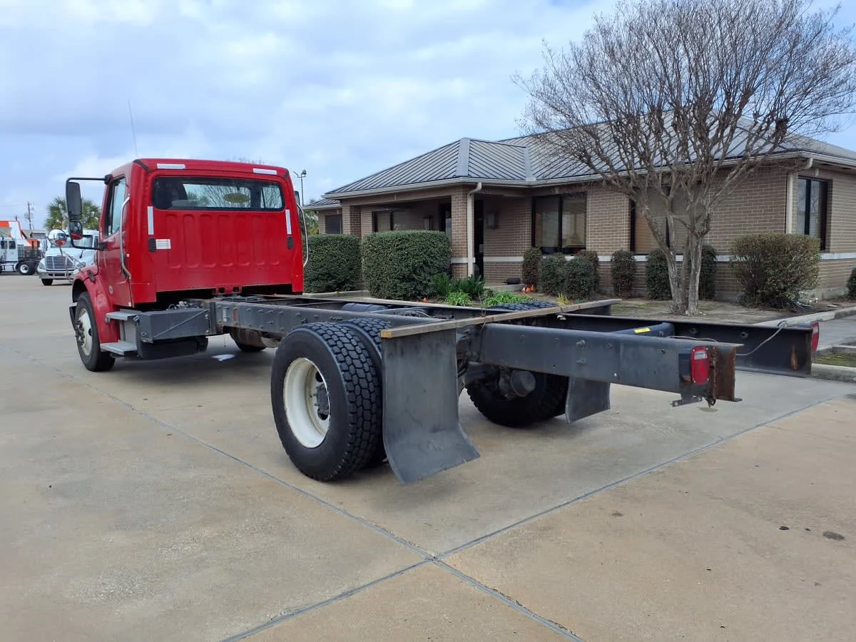2019 Freightliner M2 106 in Houston, TX — photo 6