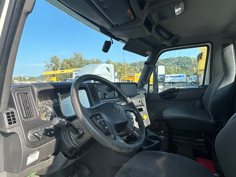 2020 International LT - image 10