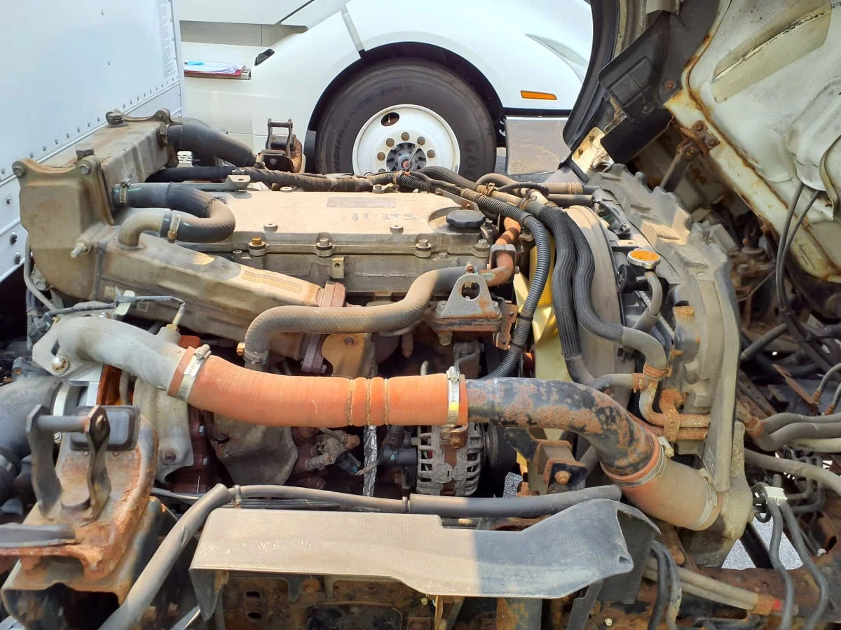 2016 Isuzu NRR - image 10