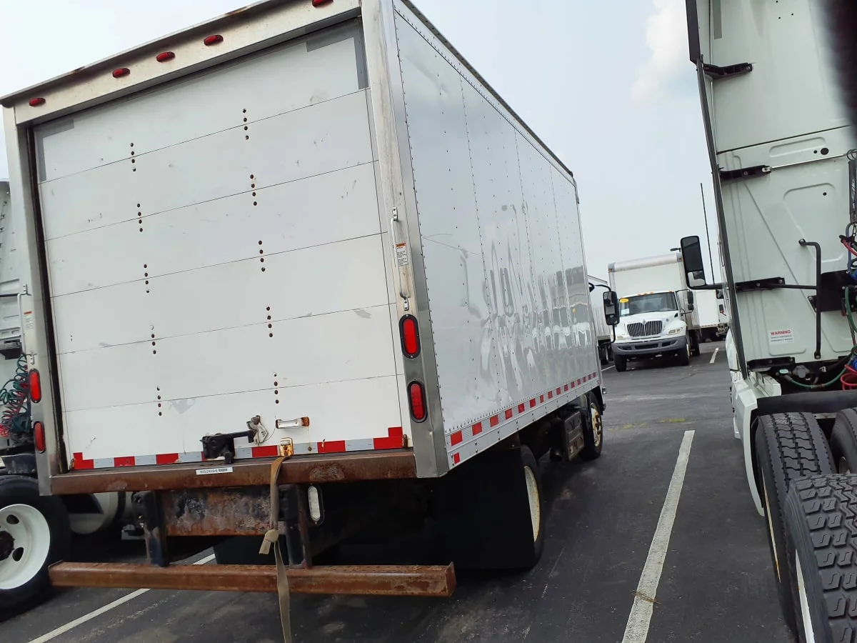 2016 Isuzu NRR - image 4