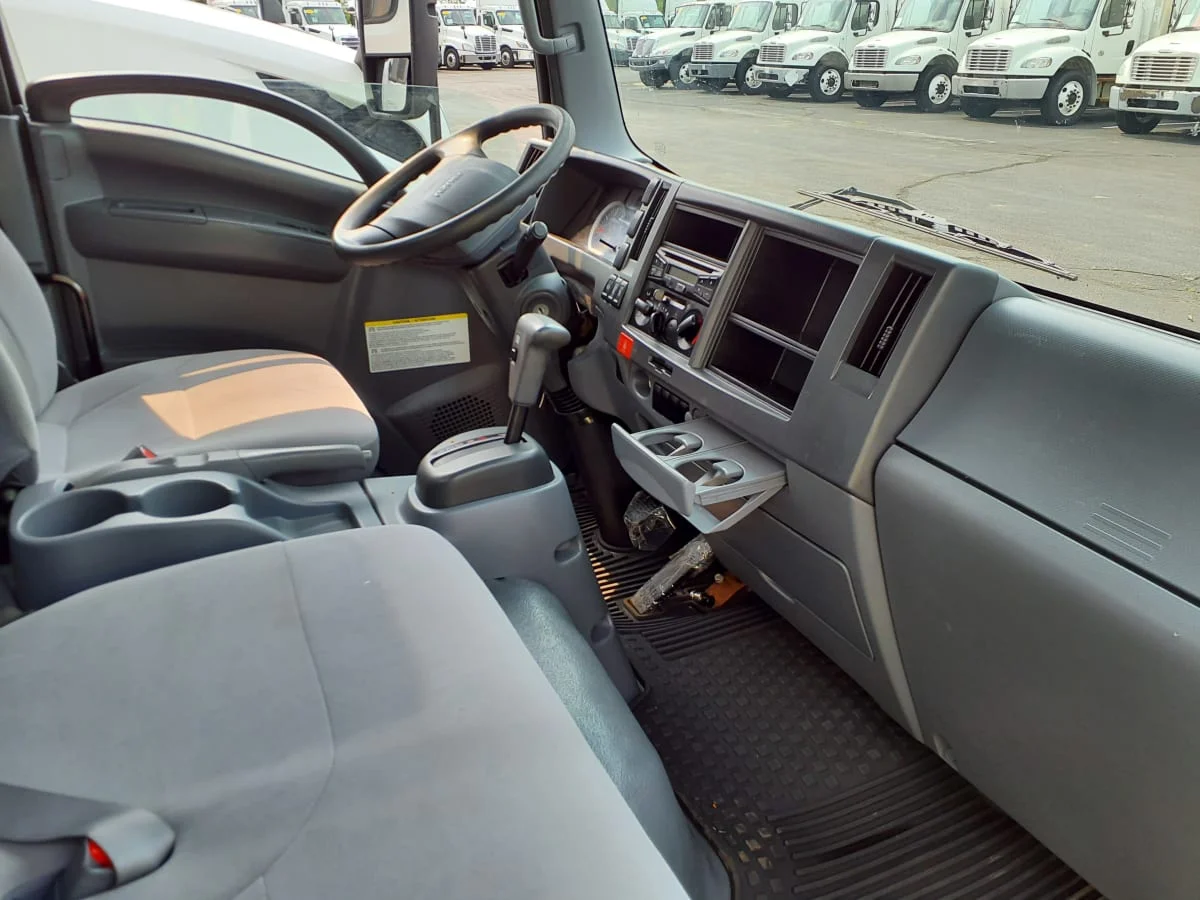 2016 Isuzu NRR - image 11