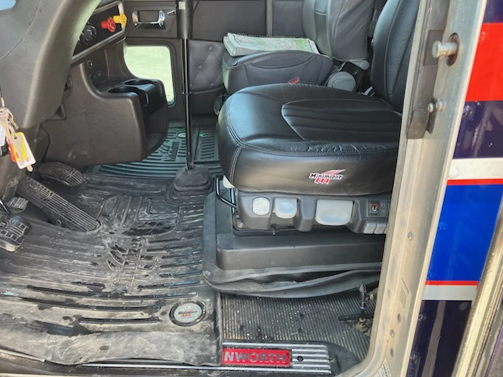 2020 Kenworth W900 - image 4