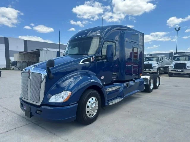 2022 Kenworth T680 — photo 13