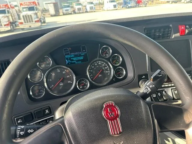2022 Kenworth T680 — photo 9