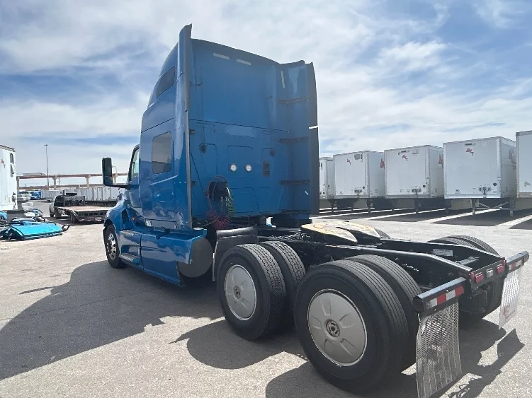 2021 International LT in El Paso, TX — photo 5