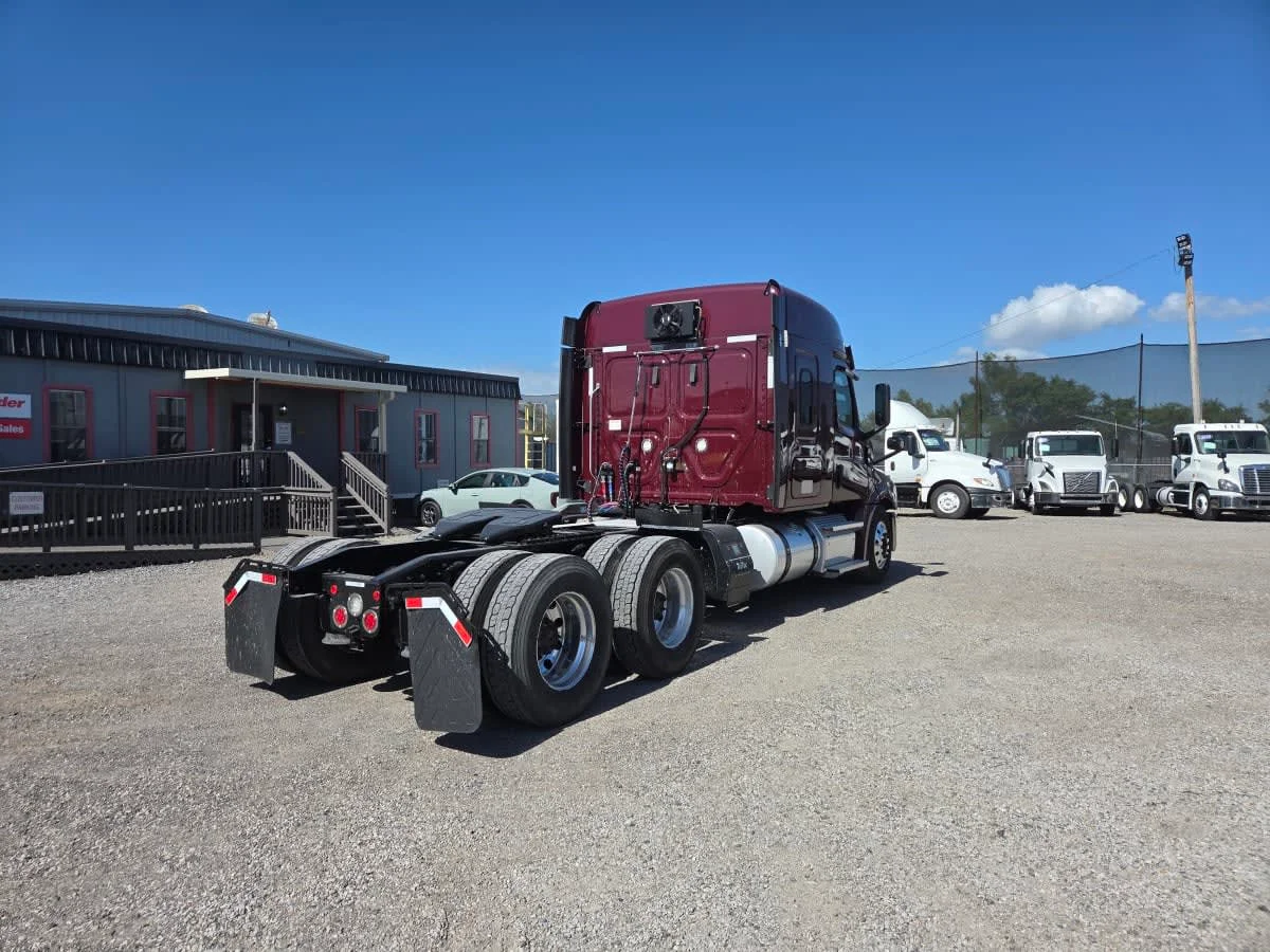 2020 Freightliner Cascadia in St. Rose, LA — photo 4