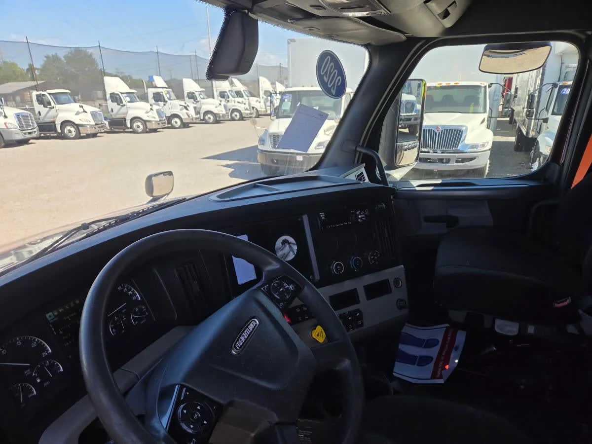 2020 Freightliner Cascadia in St. Rose, LA — photo 7
