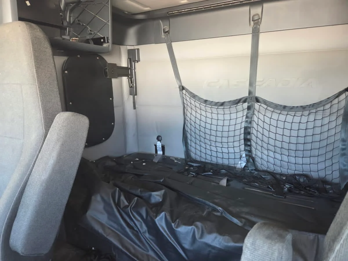 2020 Freightliner Cascadia in St. Rose, LA — photo 8