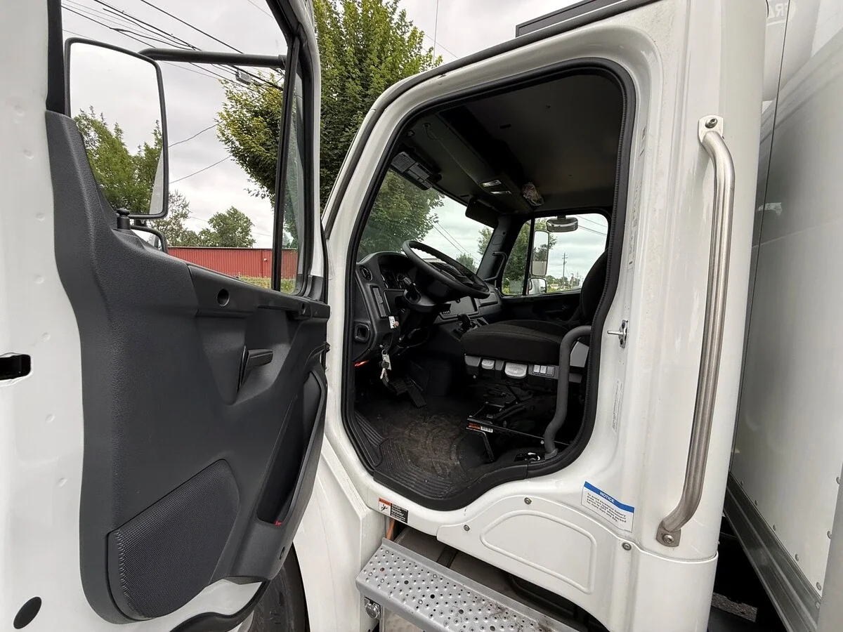 2026 Freightliner M2 106 in Portland, OR — photo 11