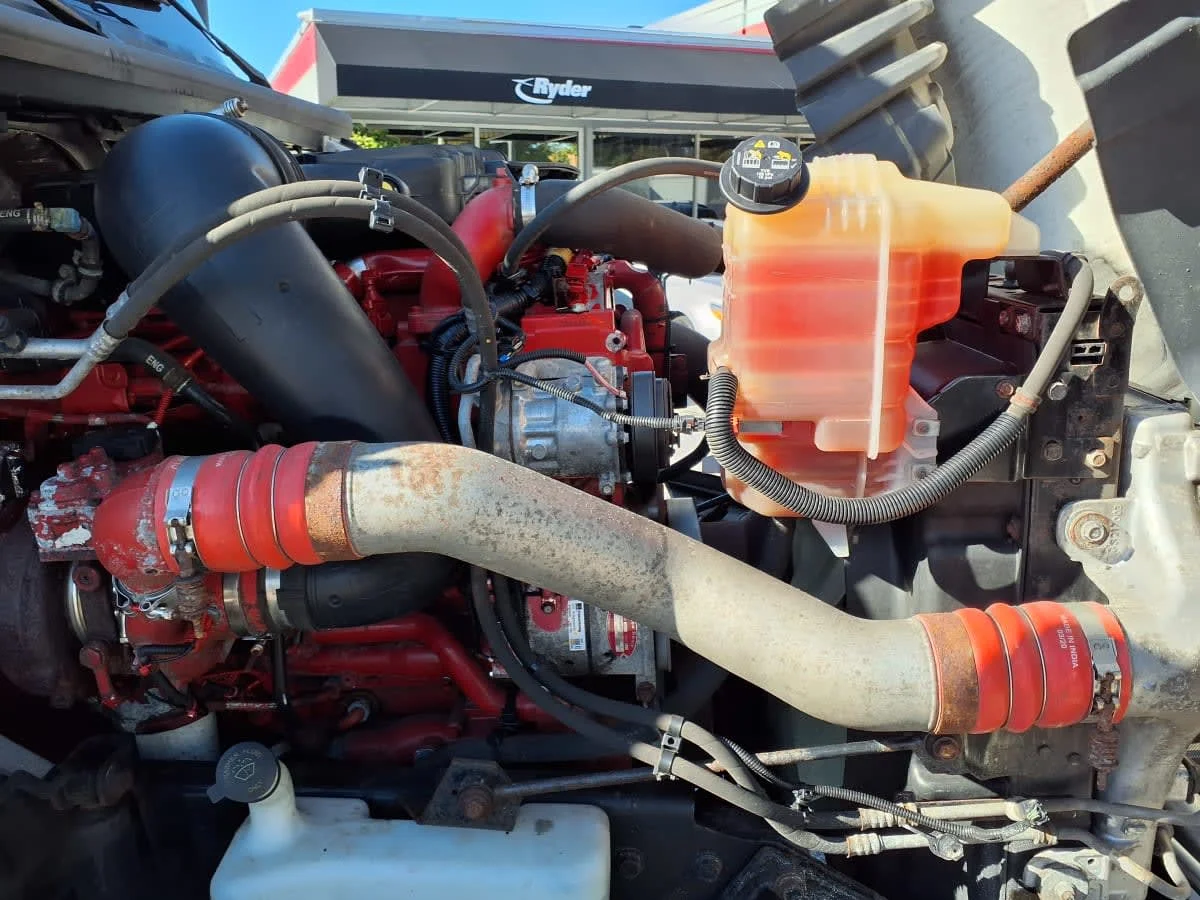 2021 International LT - image 9