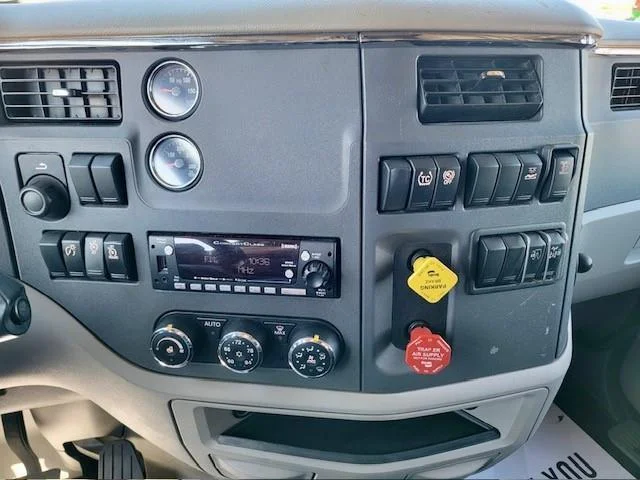 2022 Peterbilt 579 - image 16