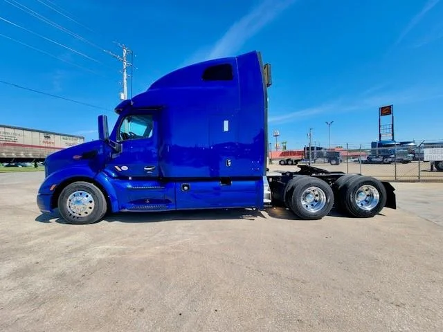 2022 Peterbilt 579 - image 3