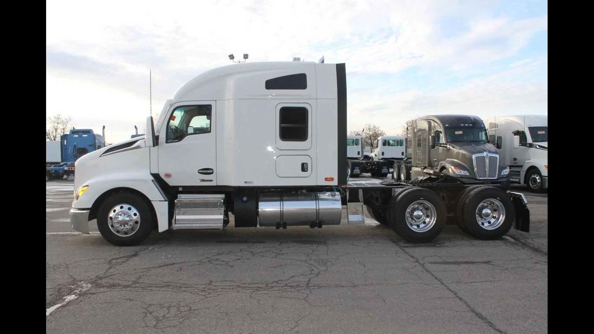 2024 Kenworth T680 in Fargo — photo 2