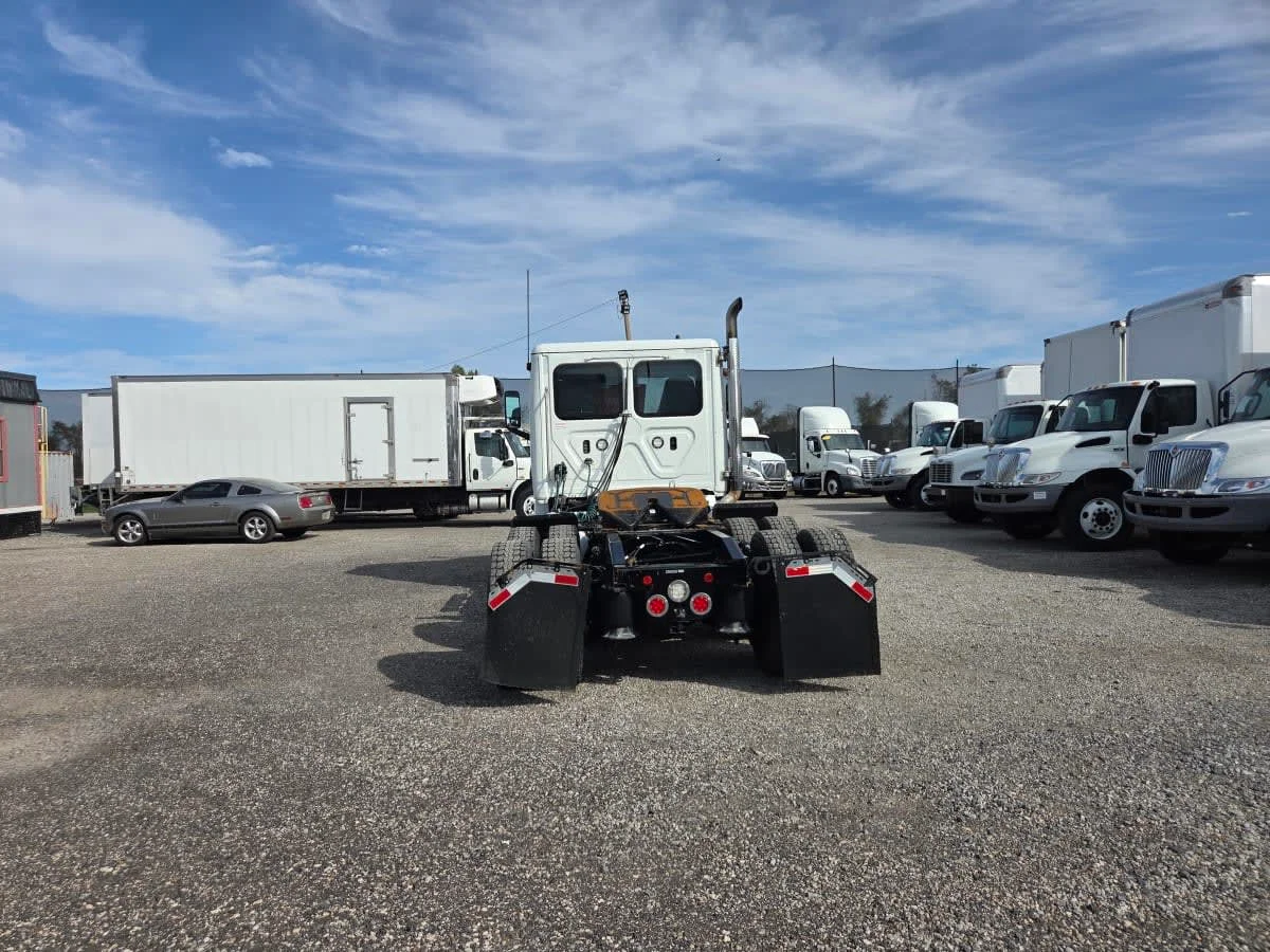 2021 Freightliner Cascadia in St. Rose, LA — photo 5