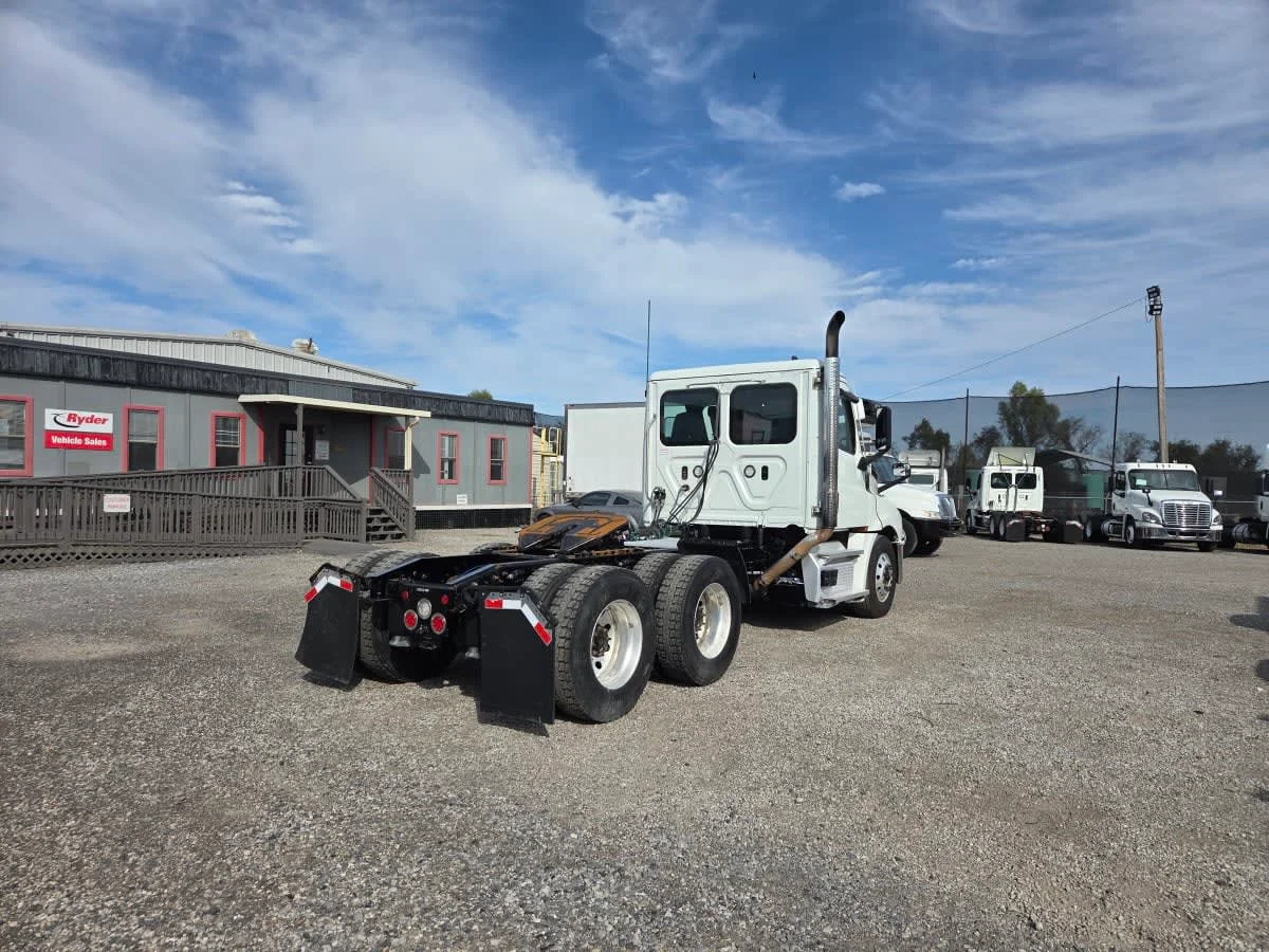 2021 Freightliner Cascadia in St. Rose, LA — photo 4
