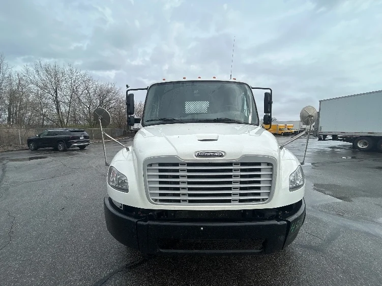 2022 Freightliner M2 106 in Middlefield, OH — photo 2