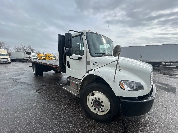 2022 Freightliner M2 106 in Middlefield, OH