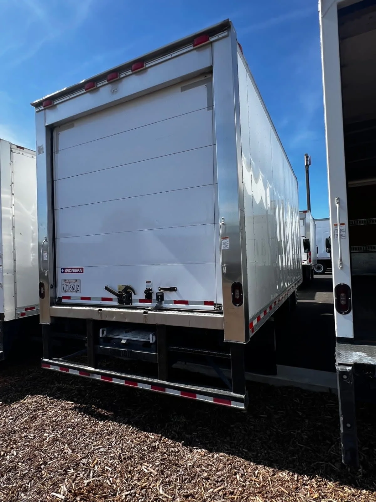 2019 Isuzu NRR - image 4