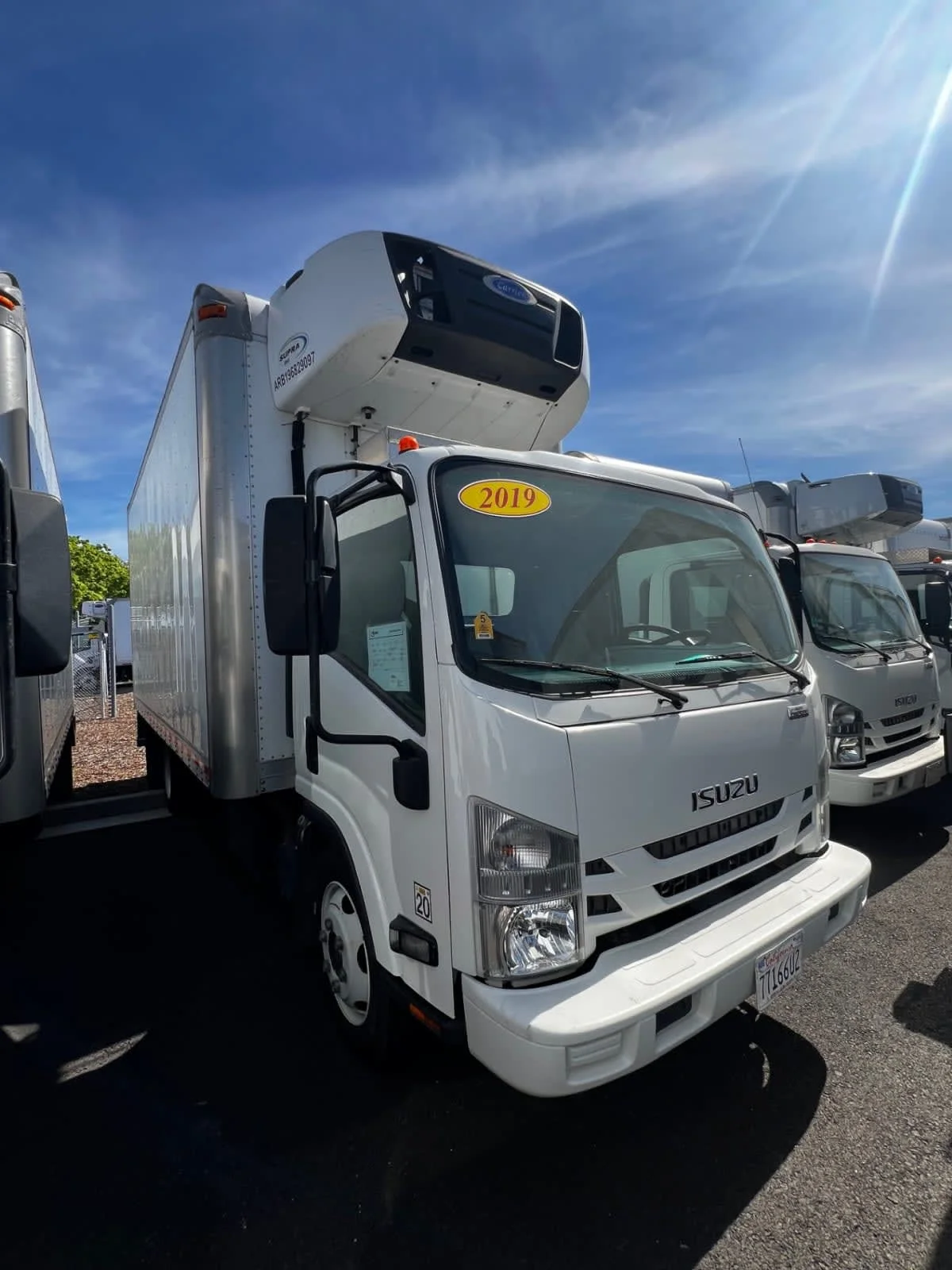 2019 Isuzu NRR - image 3