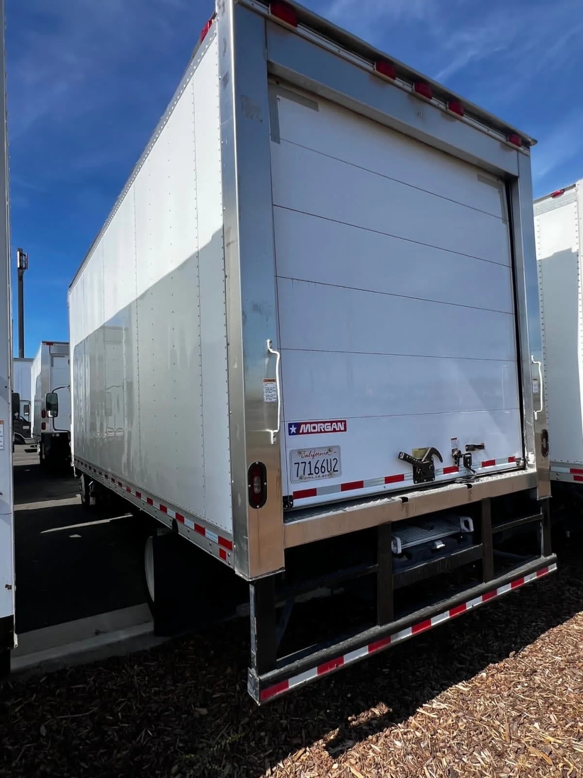 2019 Isuzu NRR - image 6