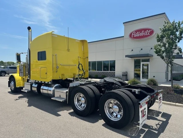 2023 Peterbilt 389 in Dayton, OH — photo 3
