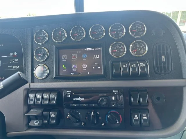 2023 Peterbilt 389 in Dayton, OH — photo 13