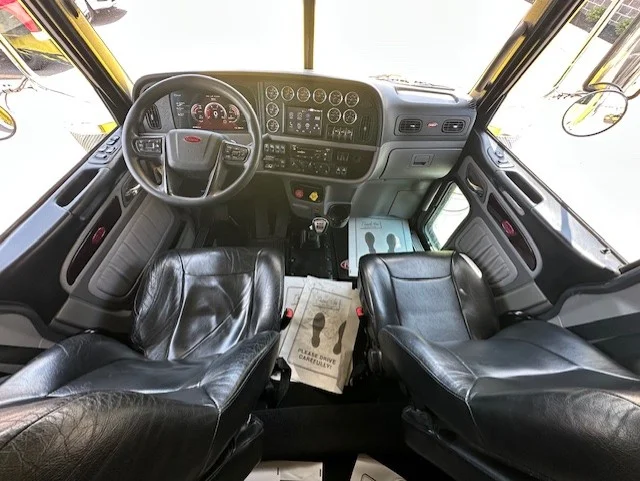 2023 Peterbilt 389 in Dayton, OH — photo 12