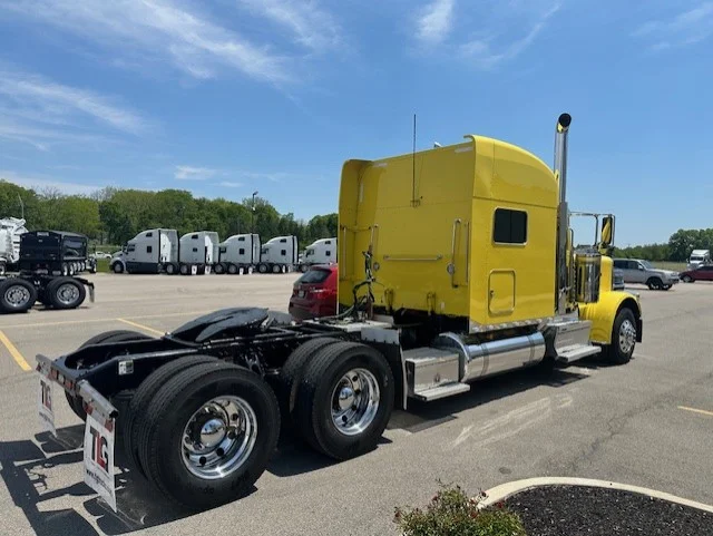 2023 Peterbilt 389 in Dayton, OH — photo 5
