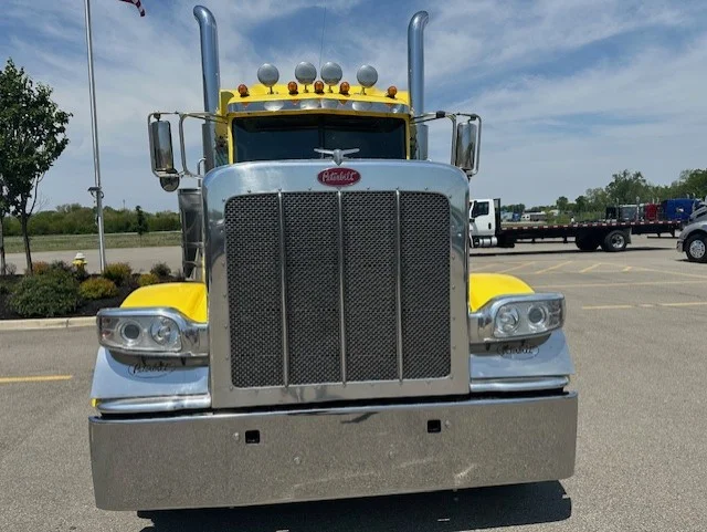 2023 Peterbilt 389 in Dayton, OH — photo 9