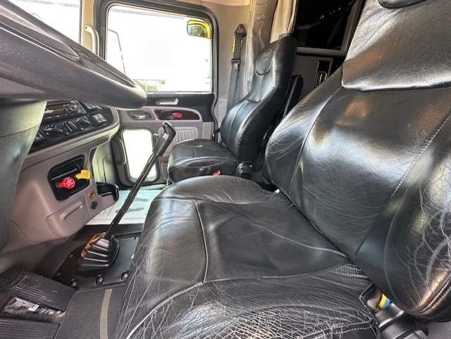 2023 Peterbilt 389 in Dayton, OH — photo 11