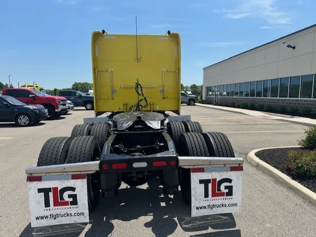 2023 Peterbilt 389 in Dayton, OH — photo 4
