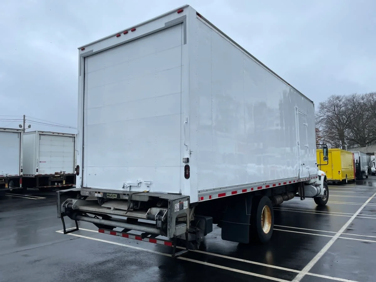 2017 International 4300 - image 4