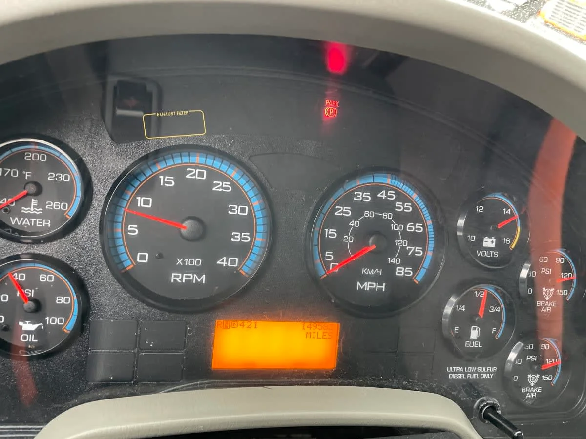 2017 International 4300 - image 10