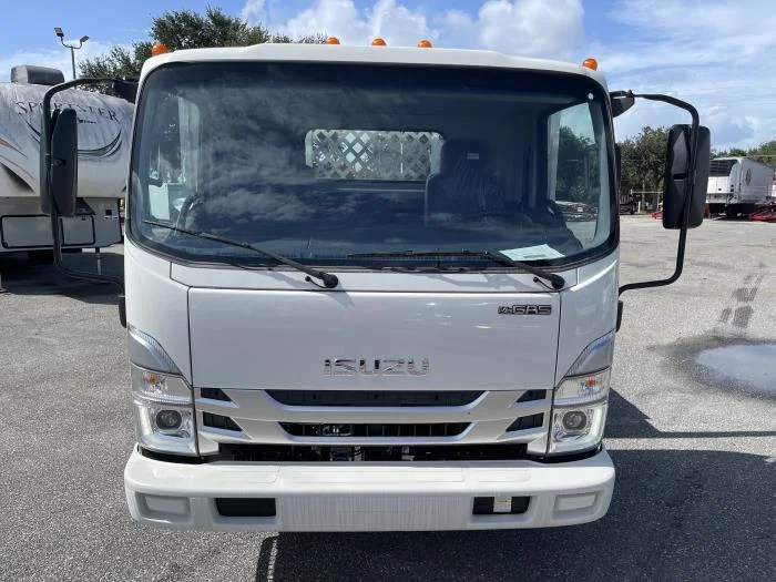 2025 Isuzu NPR - image 3