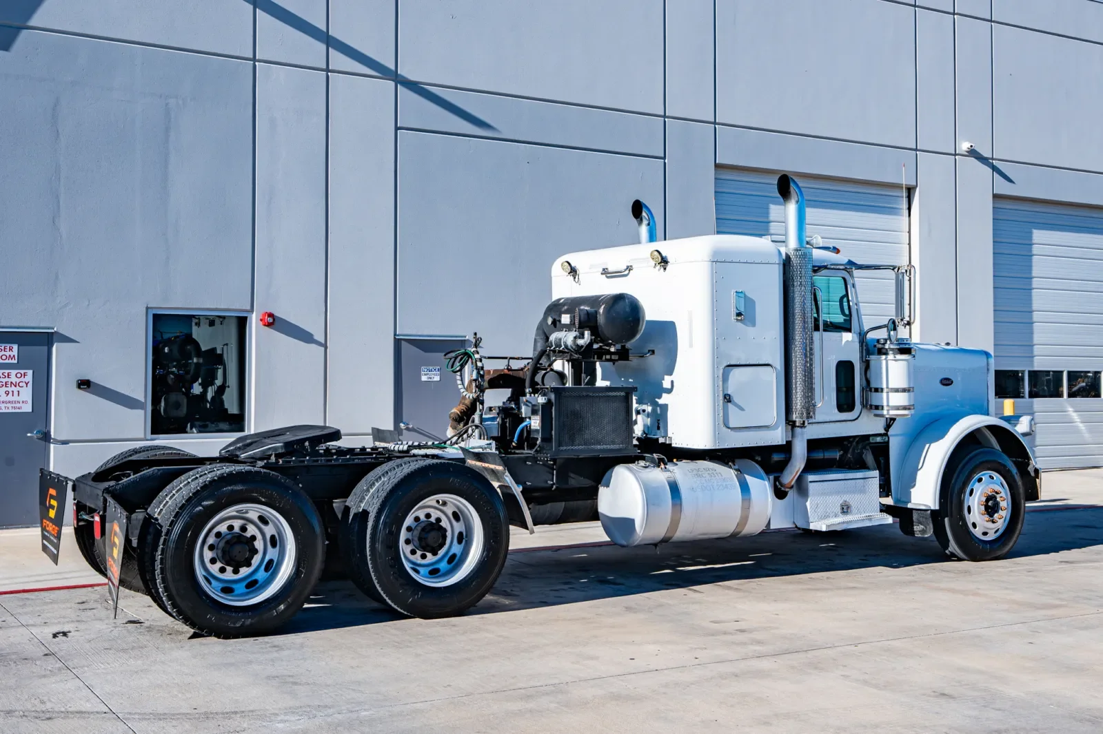2010 Peterbilt 388 in Hutchins, TX — photo 5