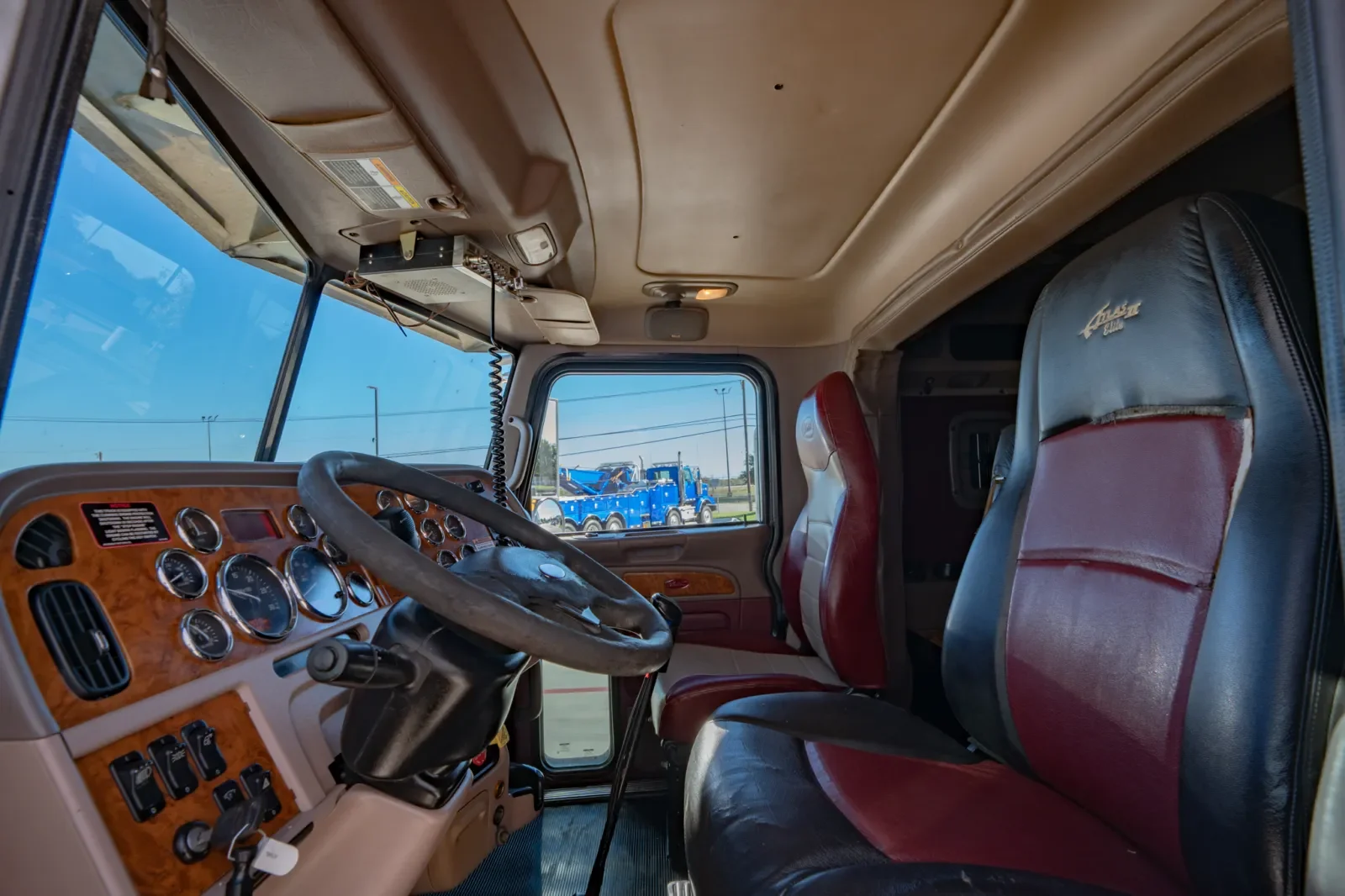 2010 Peterbilt 388 in Hutchins, TX — photo 14